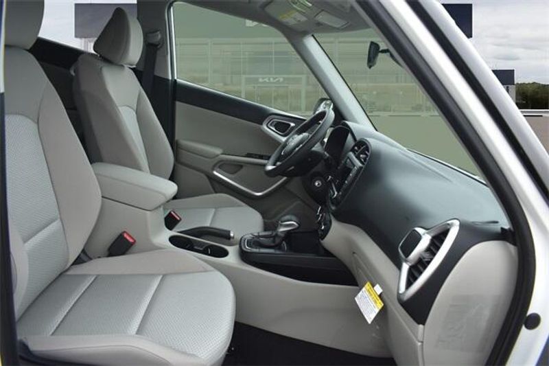 New 2025 Kia Soul LXImage 12