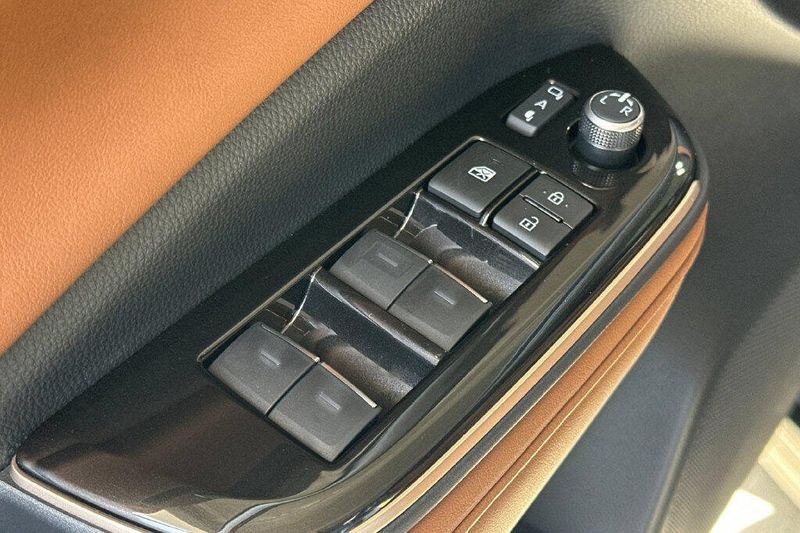 New 2026 Toyota Crown Signia XLEImage 11