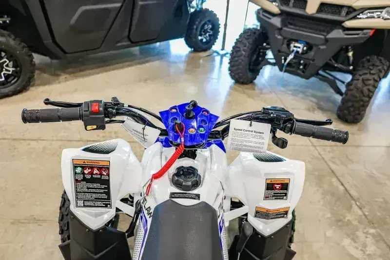 2025 Polaris OUTLAW 110 EFI BRIGHT WHITE AND BLUEImage 3