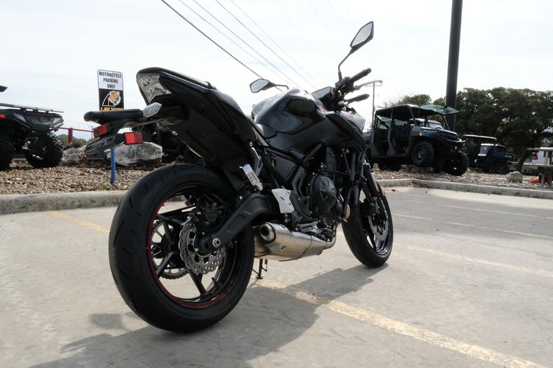 2025 Kawasaki Z650 METALLIC MATTE DARK GRAY AND METALLIC SPARK BLACKImage 13