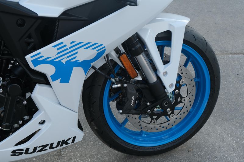 NEW 2026 SUZUKI GSX8R Image 12
