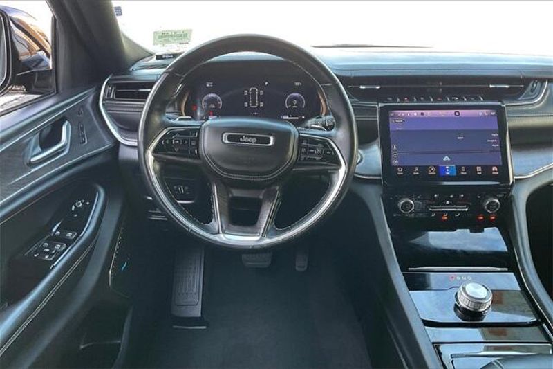 Used 2022 Jeep Grand Cherokee L OverlandImage 4
