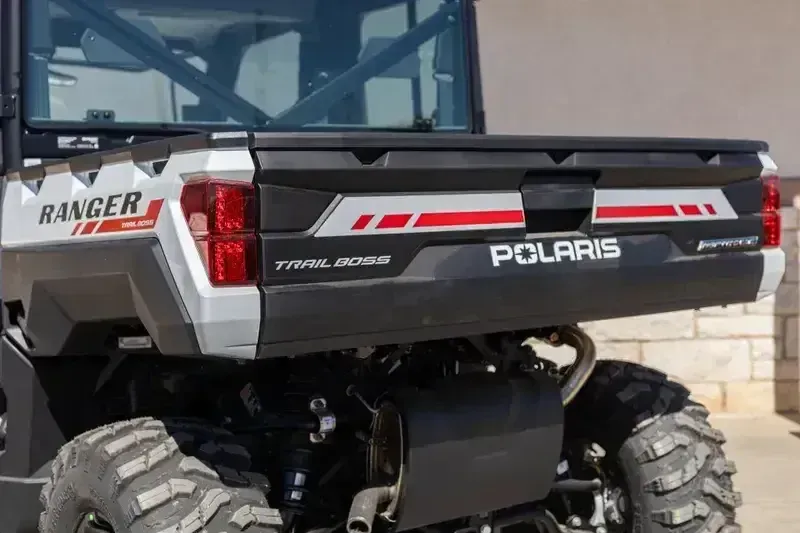 2025 Polaris RANGER CREW XP 1000 NORTHSTAR TRAIL BOSS EDITION CRYSTAL WHITE WITH PERFORMANCE RED ACCENTSImage 10