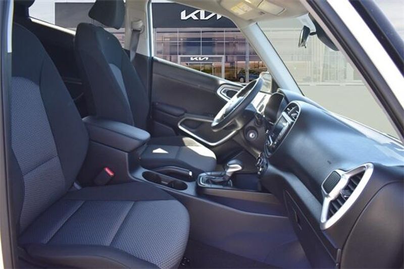 New 2025 Kia Soul LXImage 12