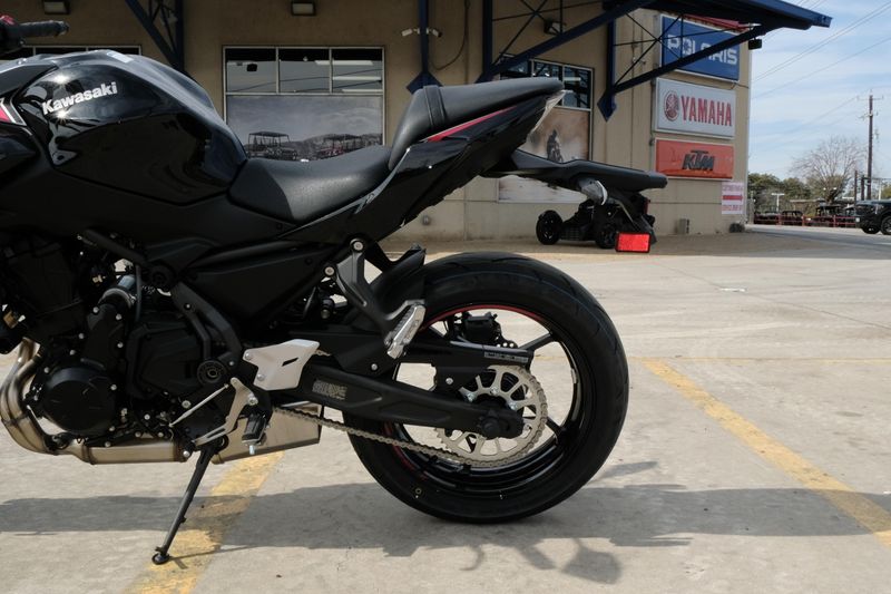 2025 Kawasaki Z650 METALLIC MATTE DARK GRAY AND METALLIC SPARK BLACKImage 2