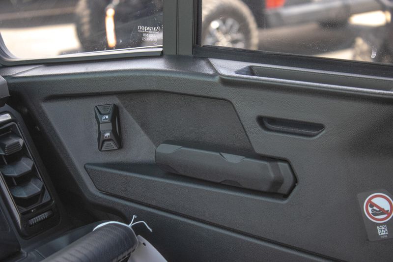 NEW 2026 CAN-AM DEFENDER MAX LIMITED CAB HD11 Image 52