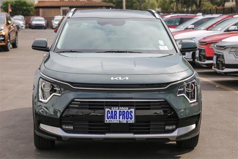 New 2025 Kia Niro SXImage 3