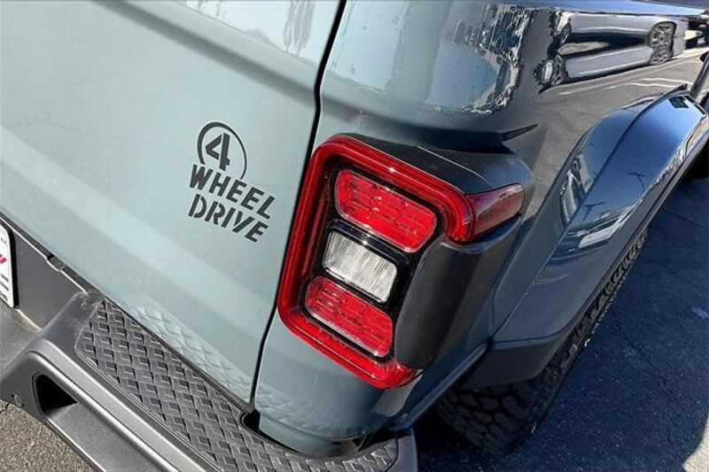 2025 Jeep Gladiator Willys photo 12