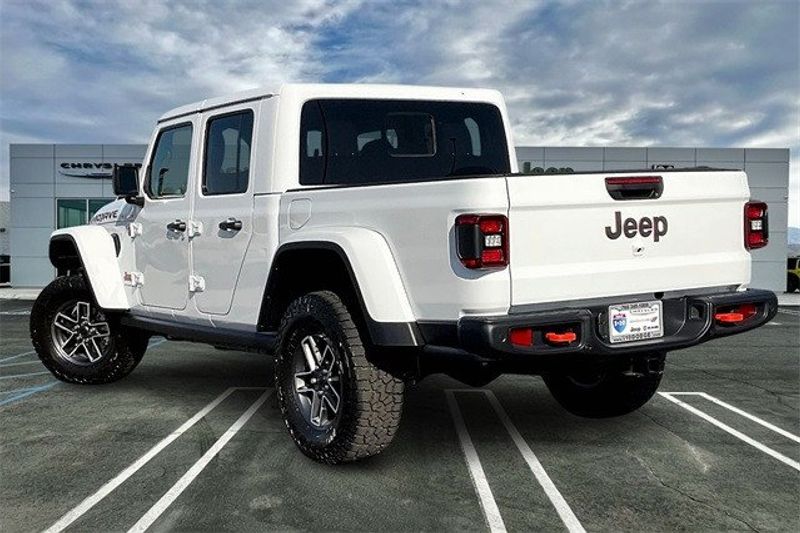 2024 Jeep Gladiator Mojave X 4x4Image 2