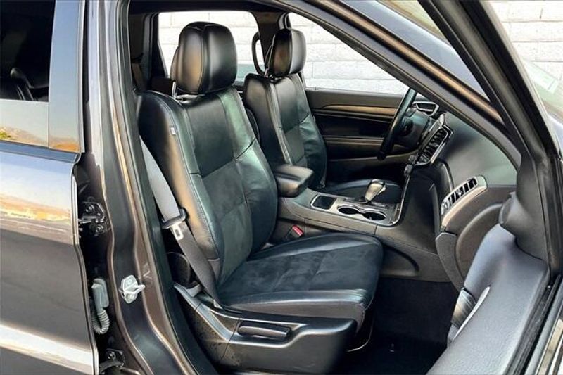 2021 Jeep Grand Cherokee Laredo XImage 6