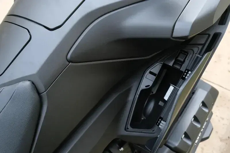 2025 Honda GOLD WING TOUR 50TH ANNIVERSARY Image 5
