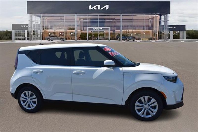 New 2025 Kia Soul LXImage 2