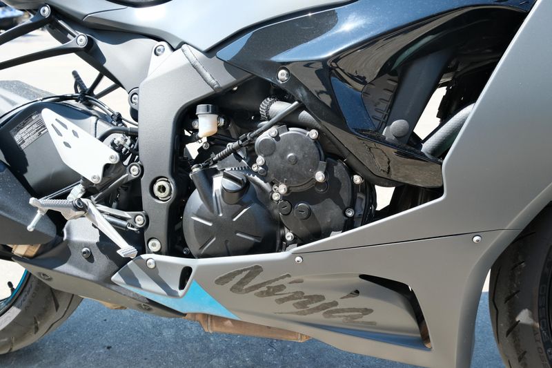 USED 2025 KAWASAKI NINJA ZX6R ABS Image 9