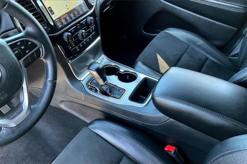 Used 2021 Jeep Grand Cherokee Laredo XImage 17