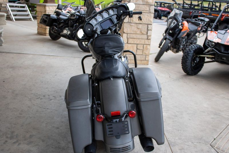 USED 2019 HARLEY STREET GLIDE SPECIAL Image 4
