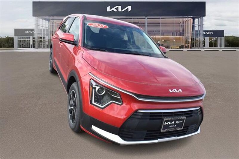 New 2025 Kia Niro LXImage 9