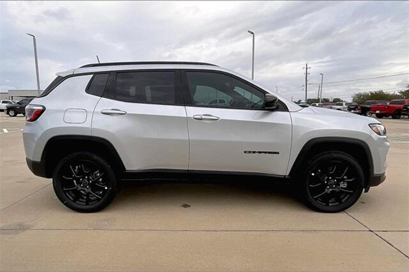 2025 Jeep Compass Latitude 4x4Image 15