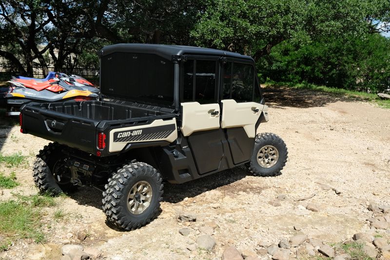 2025 Can-Am DEFENDER MAX LIMITED CAB HD10 DESERT TAN AND STEALTH BLACK Image 7