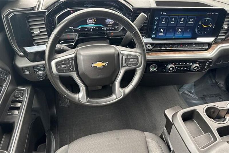 Used 2024 Chevrolet Silverado 1500 LTImage 12
