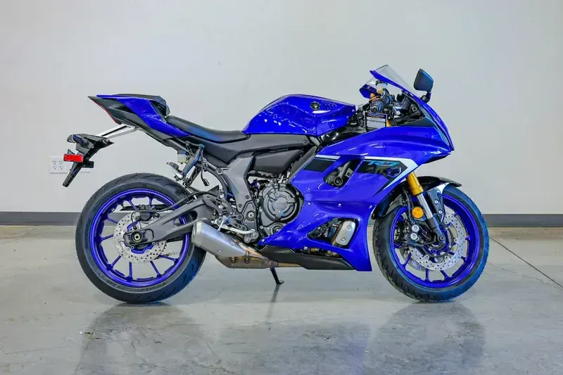 2025 Yamaha YZFR7 TEAM BLUE Image 6