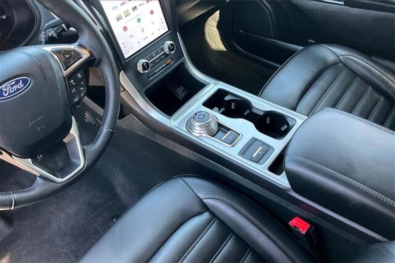 Used 2024 Ford Edge SELImage 17