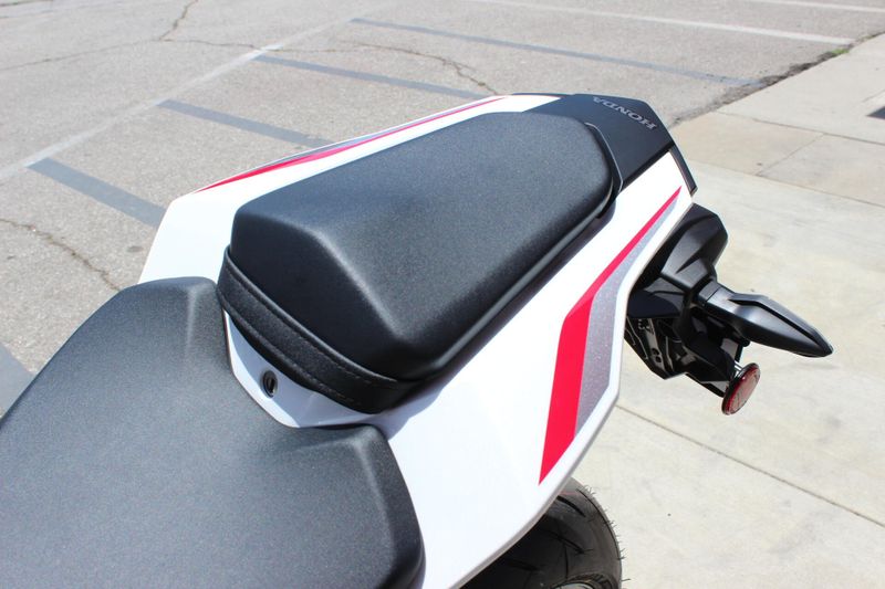 2025 Honda CBR1000RR Image 9