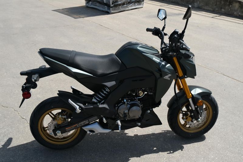 2025 Kawasaki Z125 PRO METALLIC MATTE OLD SCHOOL GREEN Image 3