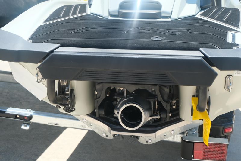 2025 Yamaha FX CRUISER HO WITH AUDIO MINT AND PEARL Image 17
