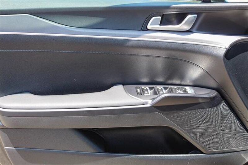 New 2025 Kia K5 LXSImage 21