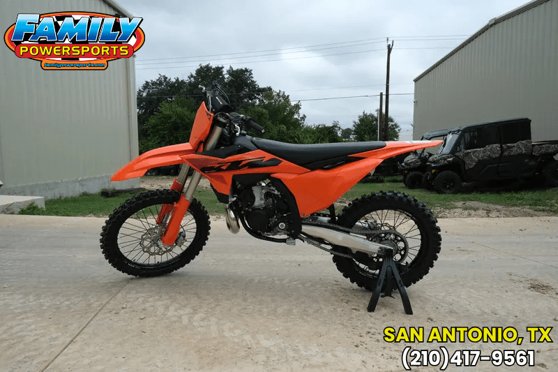 2025 KTM 250 SX BLACK AND ORANGEImage 1