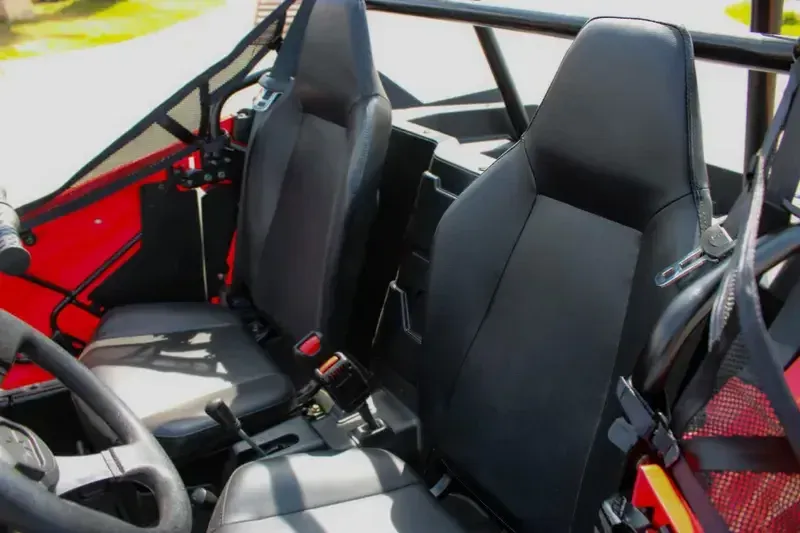 2025 Polaris RZR 200 EFI INDY RED Image 11