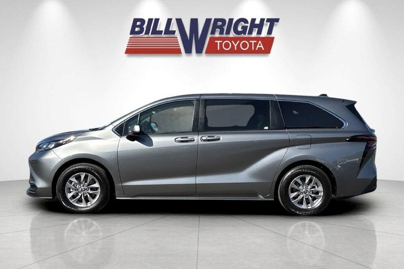 Used 2026 Toyota Sienna LEImage 6