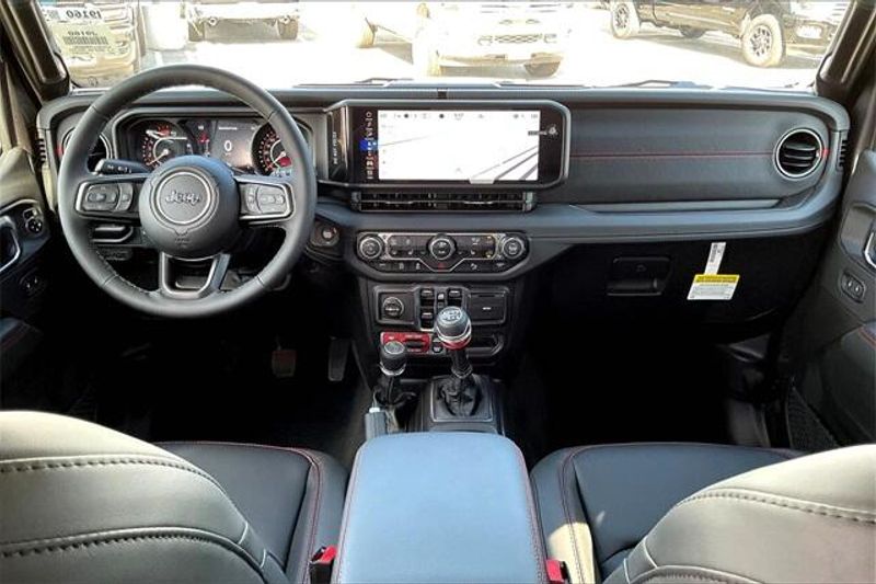 New 2025 Jeep Wrangler 4-door Rubicon XImage 4