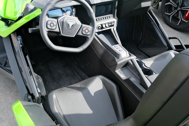 NEW 2025 POLARIS SLINGSHOT SL AUTODRIVE Image 17