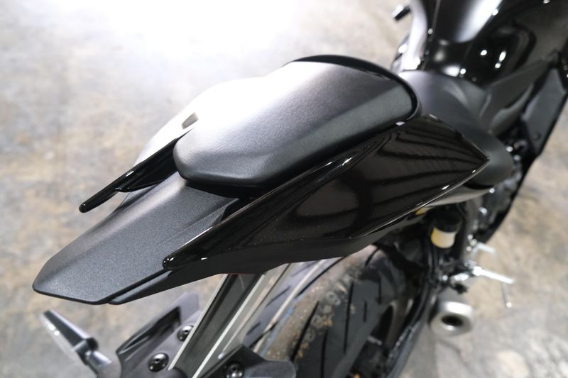 2025 Yamaha YZFR7 MATTE RAVEN BLACKImage 14