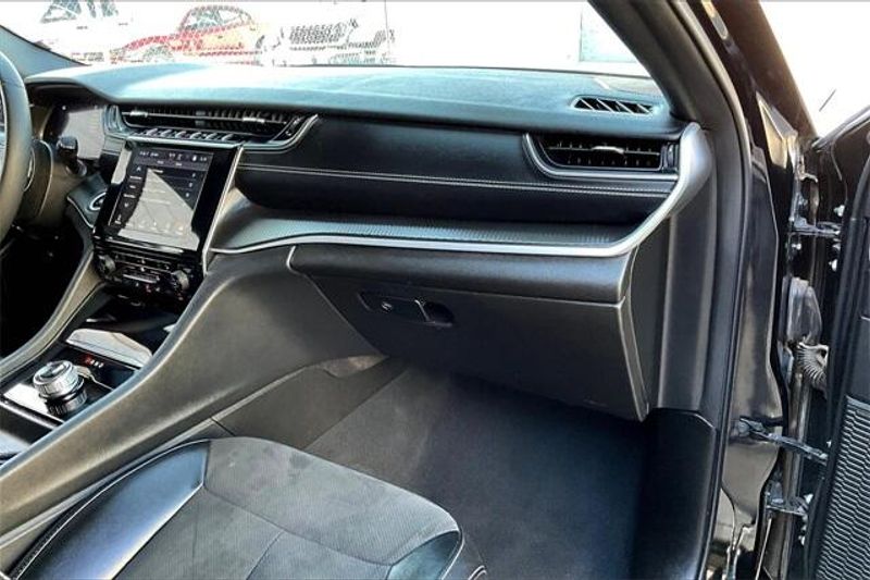 Used 2024 Jeep Grand Cherokee L AltitudeImage 16