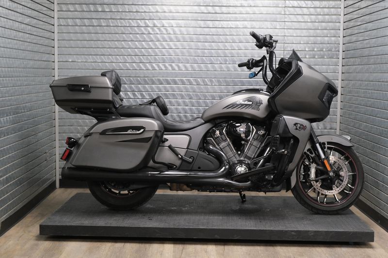 USED 2023 INDIAN MOTORCYCLE CHALLENGER DARK HORSE Image 2