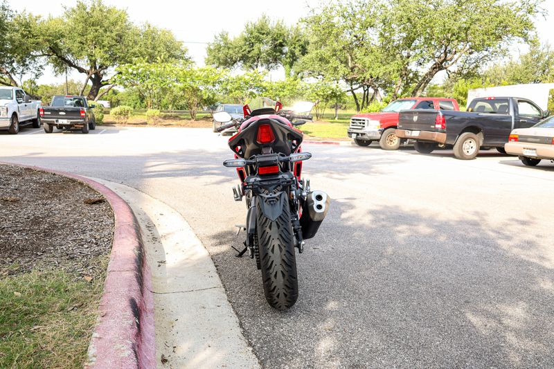 USED 2025 HONDA CBR500R Image 6