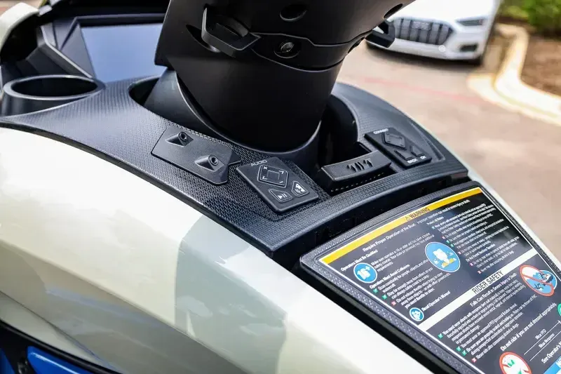2025 Yamaha FX LIMITED SVHO DEEPWATER BLUE Image 6
