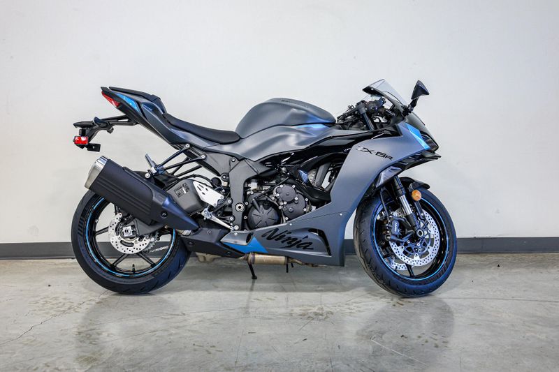 2025 Kawasaki NINJA ZX6R ABS METALLIC MATTE DARK GRAY AND EBONYImage 13