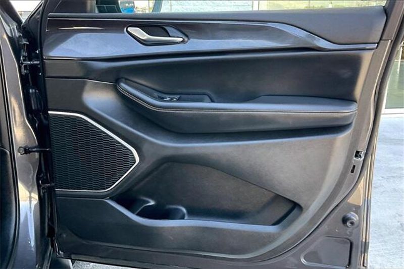2022 Jeep Grand Cherokee L LaredoImage 23