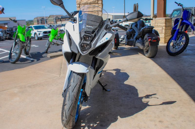 NEW 2026 SUZUKI GSX8R Image 4