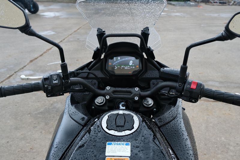 2023 Kawasaki VERSYS 650 LT METALLIC SPARK BLACK AND METALLIC FLAT SPARK BLACK Image 15