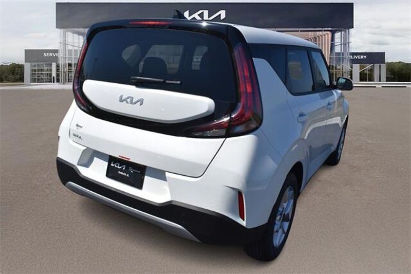 New 2025 Kia Soul LXImage 3