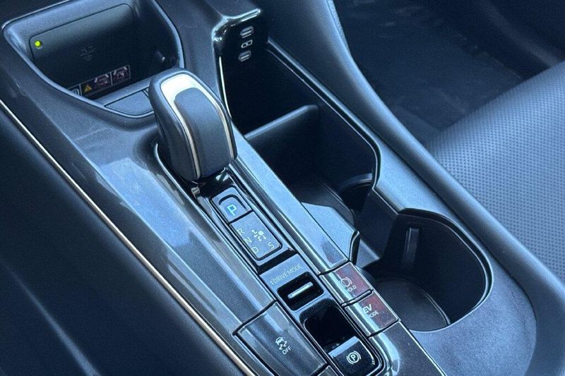 Used 2025 Toyota Crown Signia XLEImage 20
