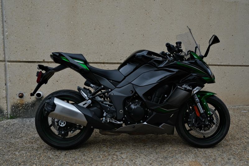 2023 Kawasaki NINJA 1000 SX EMERALD BLAZE GREEN AND METALLIC DIABLO BLACK AND METALLIC GRAPHITE GRAY Image 2