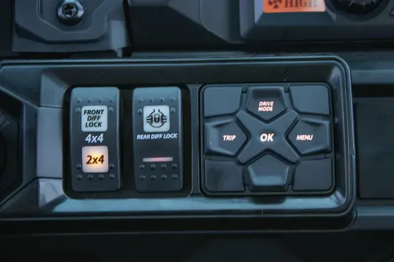 NEW 2026 CAN-AM DEFENDER PRO LIMITED CAB HD10 Image 14