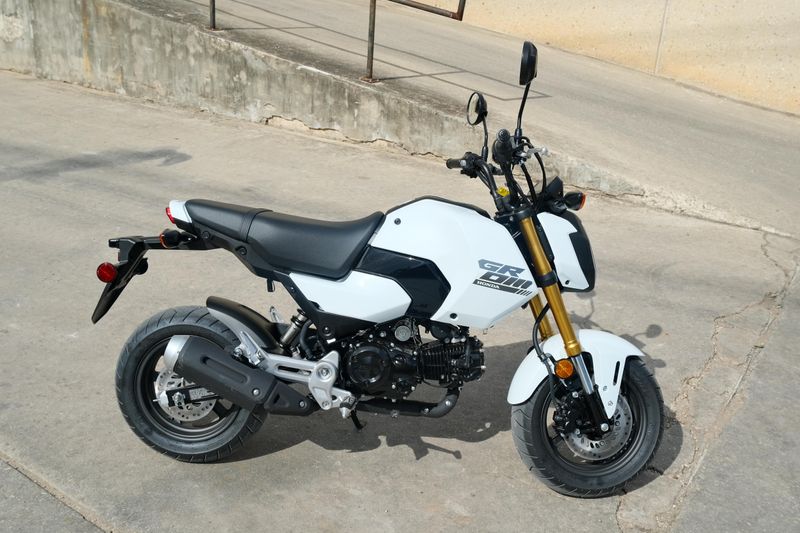 2026 Honda GROM PEARL WHITE Image 2