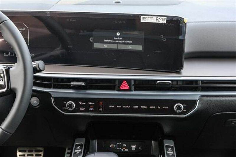 New 2025 Kia Sorento SXImage 6