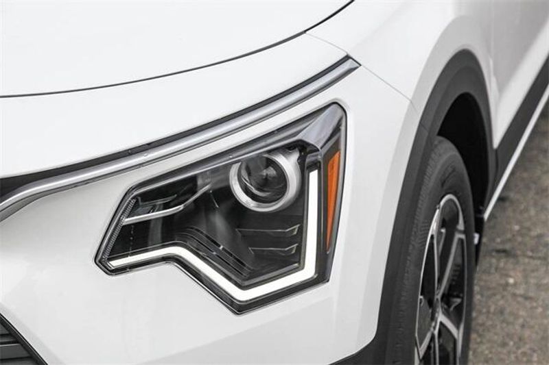 2025 Kia Niro LXImage 12